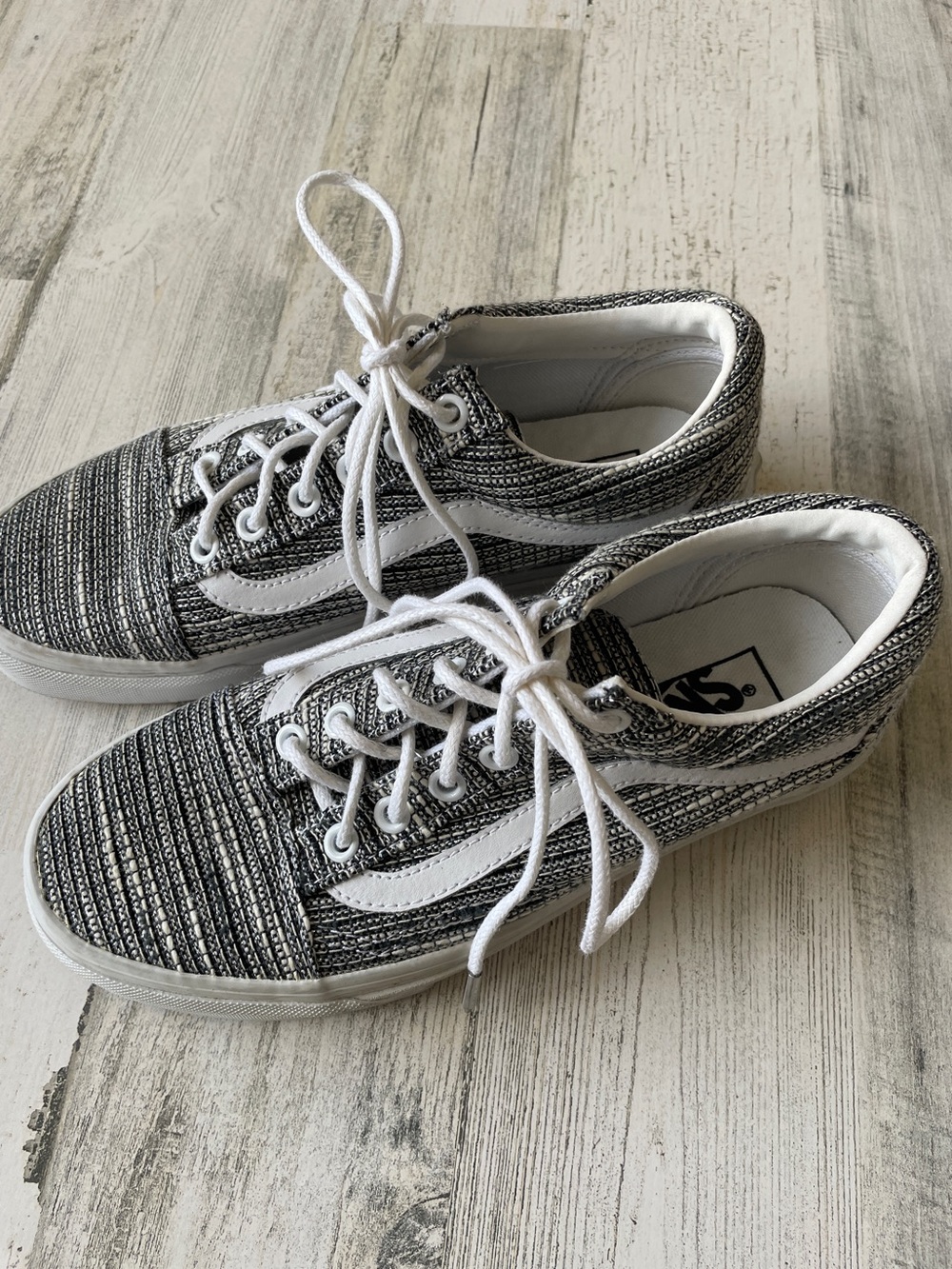 Vans Sneakers in Black & White Knit Women’s SZ 6.5 Men’s SZ 5. Worn once, EUC